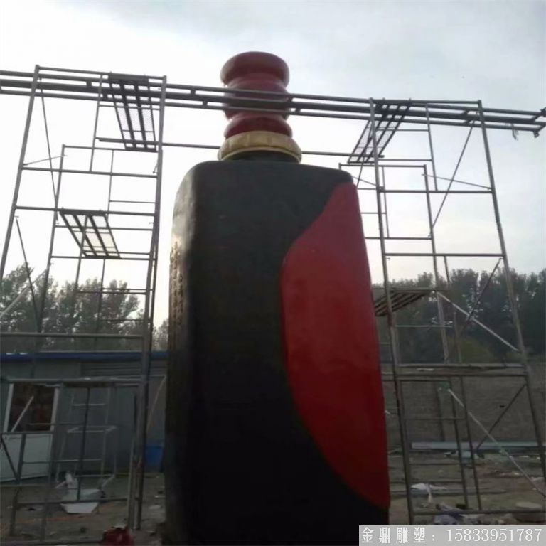 玻璃鋼大型酒瓶雕塑，酒廠仿真酒瓶雕塑定制6