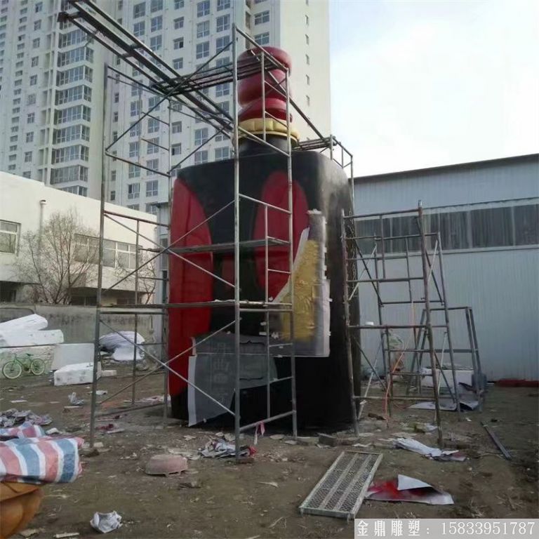 玻璃鋼大型酒瓶雕塑，酒廠仿真酒瓶雕塑定制