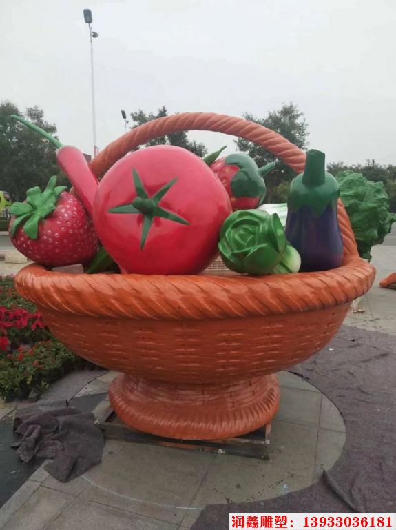 廠家加工玻璃鋼果蔬籃雕塑 農業園果籃雕塑定制
