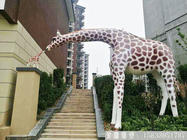 母子長頸鹿雕塑 動物長頸鹿加工廠家